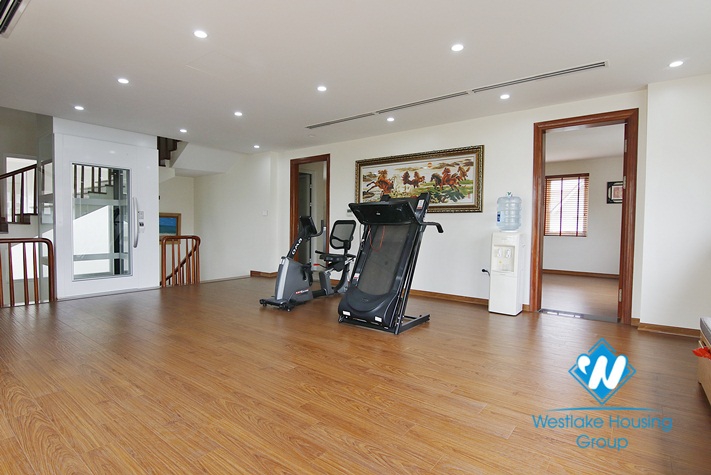  Massive ambassador corner villa for rent in Vinhomes Riverside - Long Bien